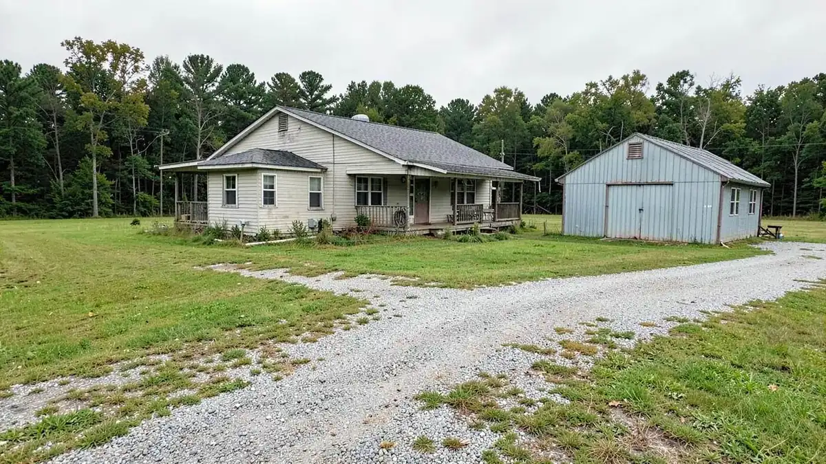 Rural home with a large yard near Nettleton, Mississippi